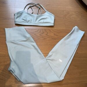 Alo Yoga Airlift Leggings and bra size Small Blue